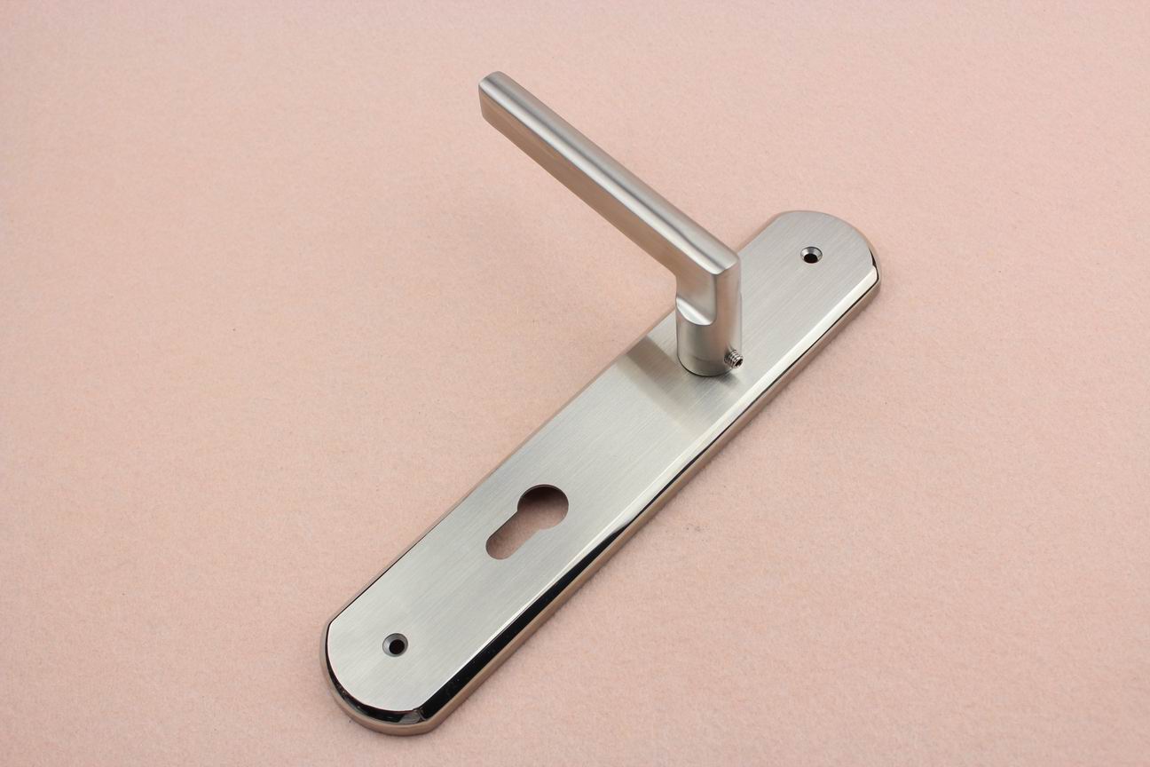 High quality timber door room 72/85mm center distance lever door lock handle